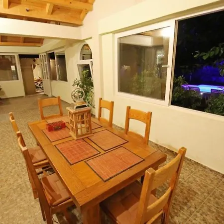 Villa Lovely In With Private Swimming Pool